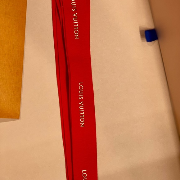 Large Louis Vuitton bag, box, ribbon and receipt envelope. - Picture 5 of 5